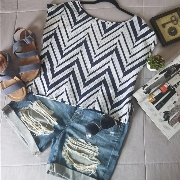 Final Touch Tops - FINAL TOUCH BLUE AND WHITE TOP SIZE M